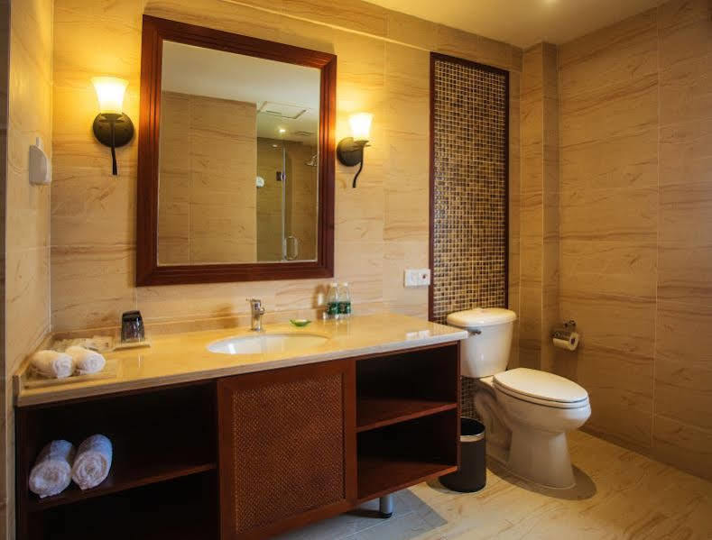 Yuhuayuan Seaview Hotel Sanya Exterior photo